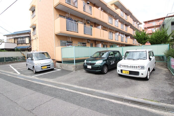 物件外観写真5　(駐車場)