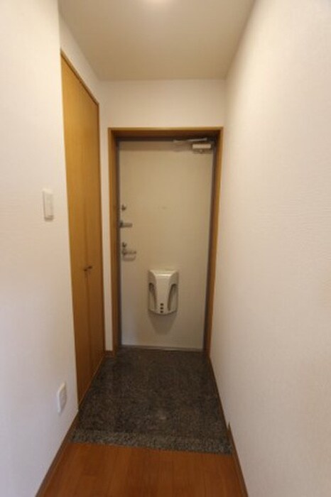 物件内観写真12　(玄関)