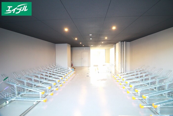 物件外観写真5　(駐輪場)