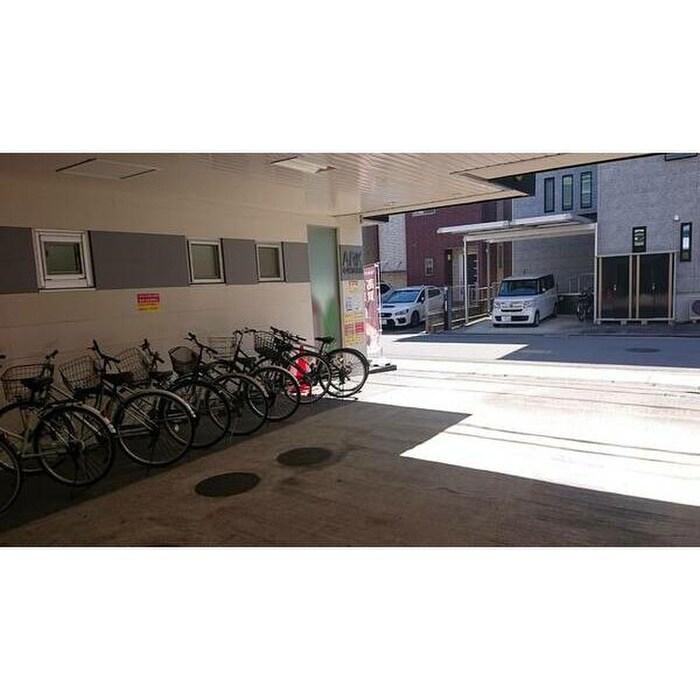 物件外観写真4　(駐輪場)