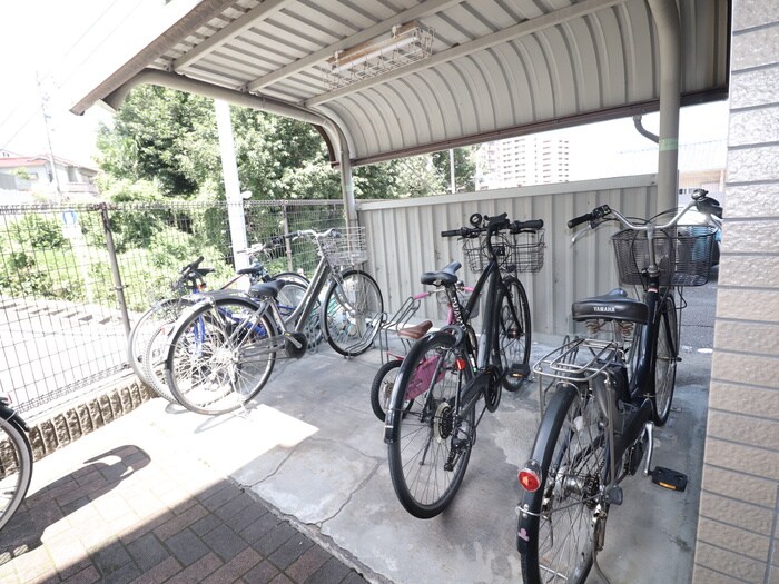 物件外観写真4　(駐輪場)