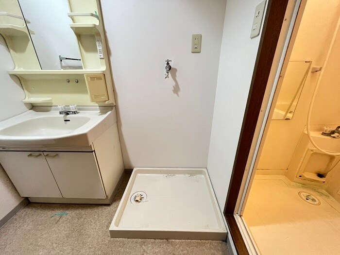 物件内観写真15　(洗濯機置場)