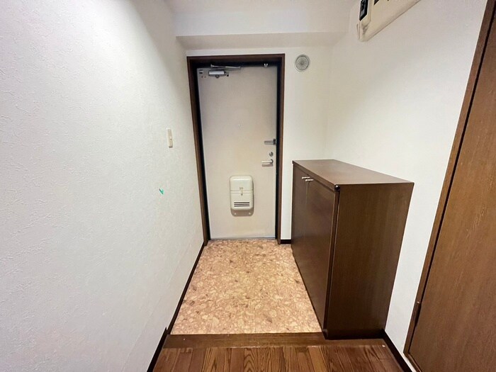 物件内観写真16　(玄関)