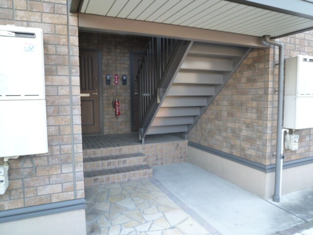 物件外観写真3　(エントランス部分)