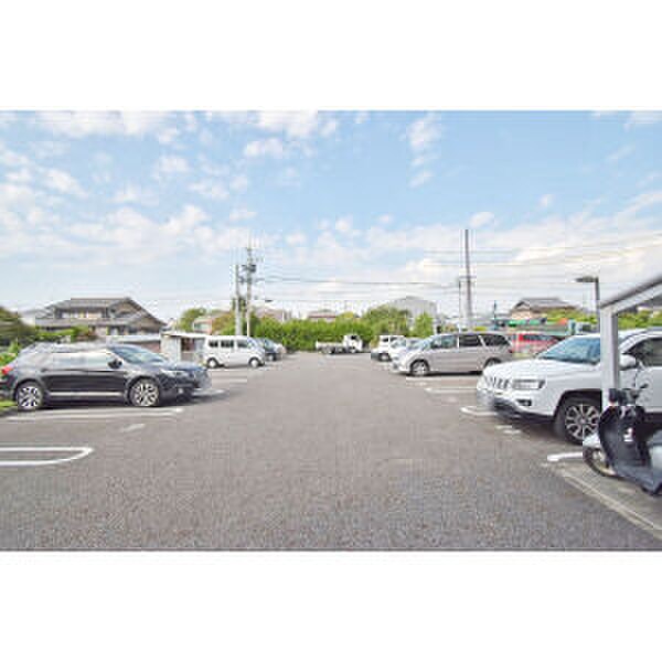 物件外観写真4　(駐車場)
