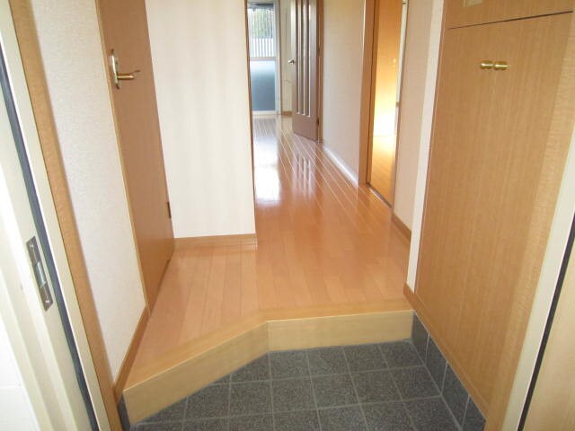 物件内観写真16　(玄関)