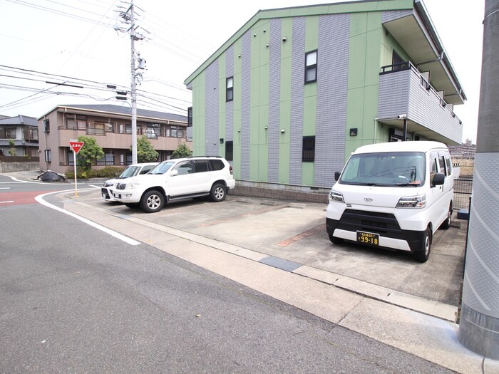 物件外観写真4　(駐車場)