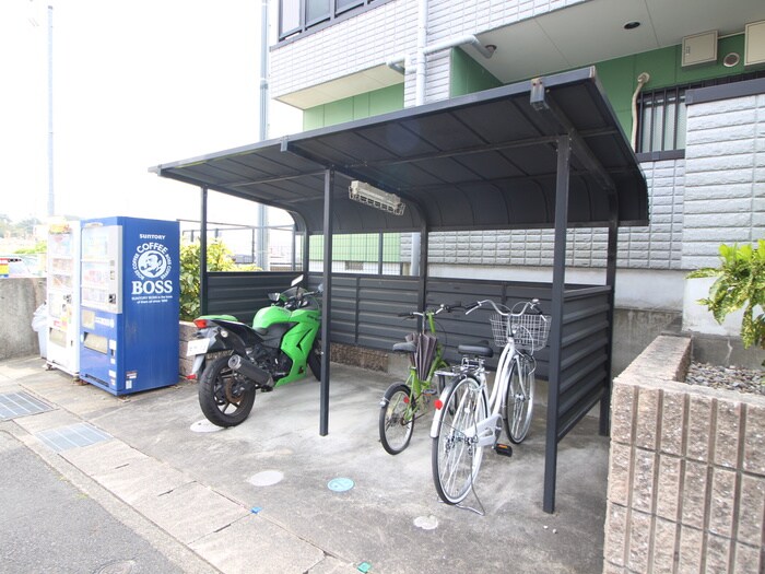 物件外観写真5　(駐輪場)