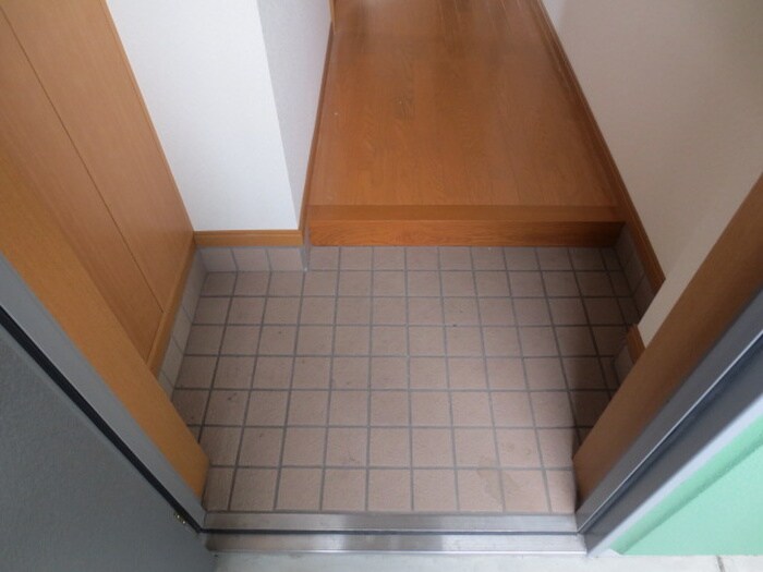 物件内観写真12　(玄関)