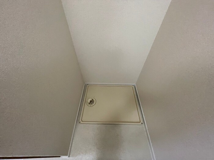 物件内観写真18　(洗濯機置場)