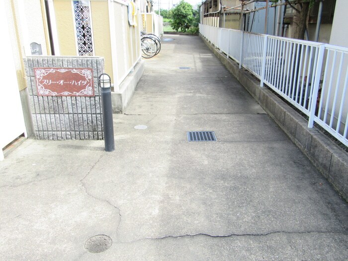 物件外観写真2　(エントランス部分)