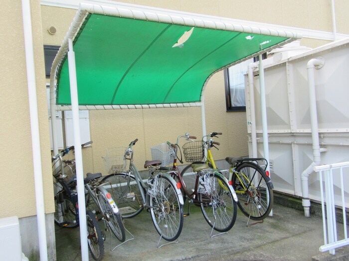 物件外観写真4　(駐輪場)
