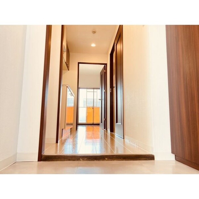 物件内観写真9　(玄関)