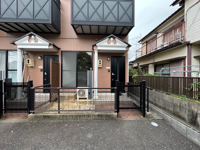 物件外観写真4　(エントランス部分)