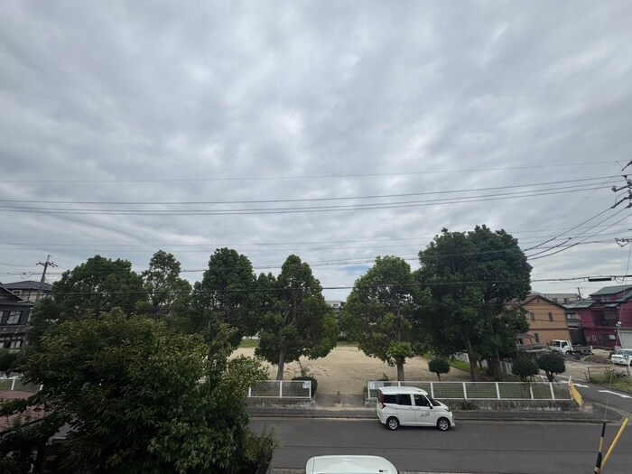 物件内観写真16　(室内からの展望)