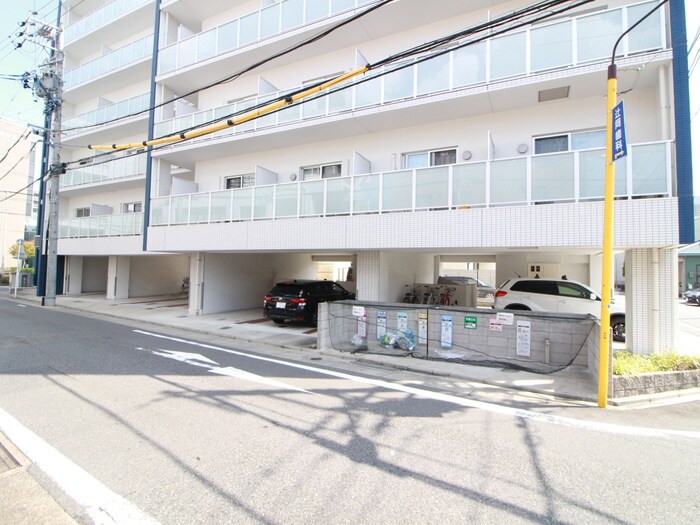 物件外観写真4　(駐車場)