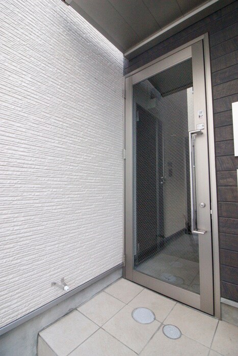 物件外観写真4　(エントランス部分)