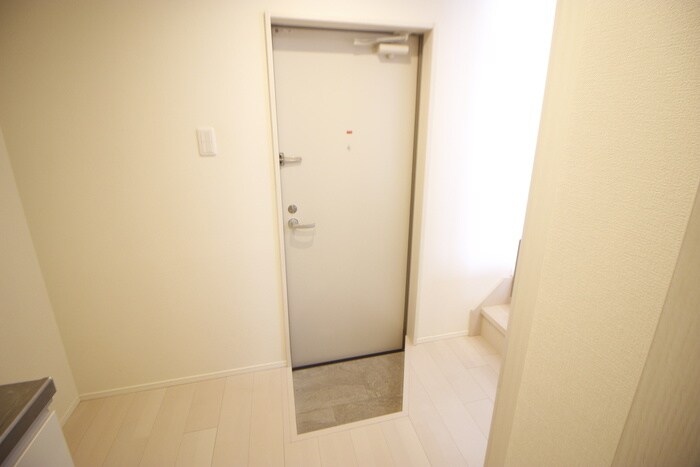 物件内観写真18　(玄関)
