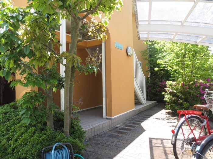 物件外観写真5　(エントランス部分)