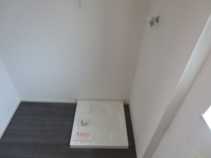 物件内観写真14　(洗濯機置場)