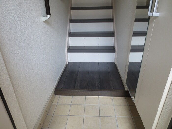 物件内観写真18　(玄関)