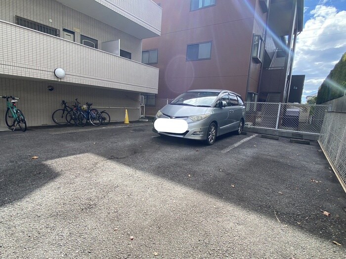 物件外観写真4　(駐車場)
