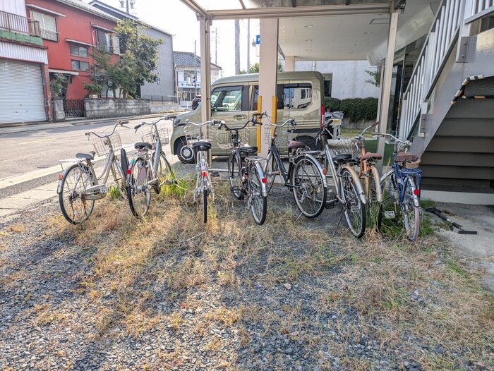 物件外観写真5　(駐輪場)