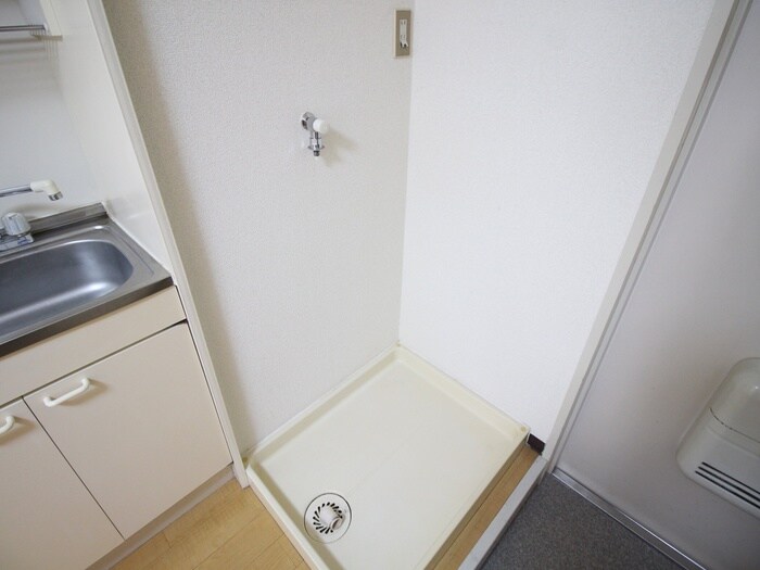 物件内観写真13　(洗濯機置場)