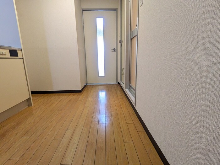 物件内観写真16　(廊下)