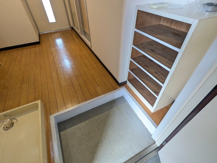 物件内観写真18　(玄関)