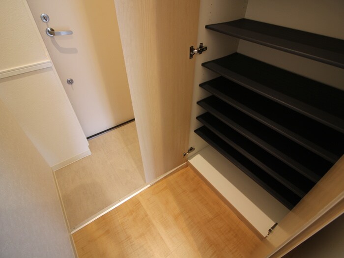 物件内観写真8　(玄関)