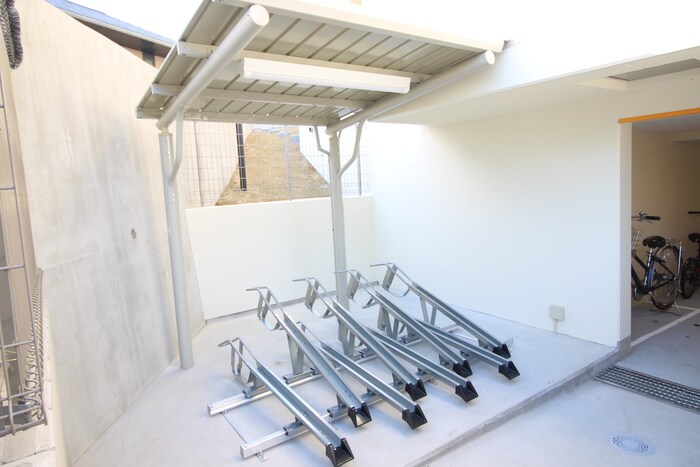 物件外観写真5　(駐輪場)