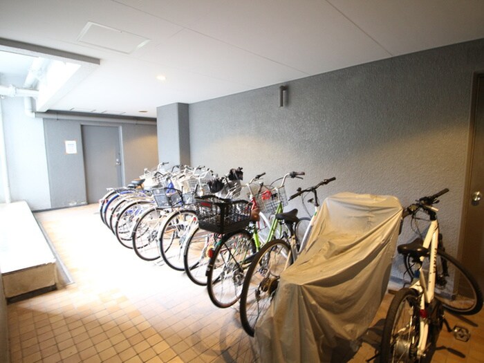 物件外観写真3　(駐輪場)