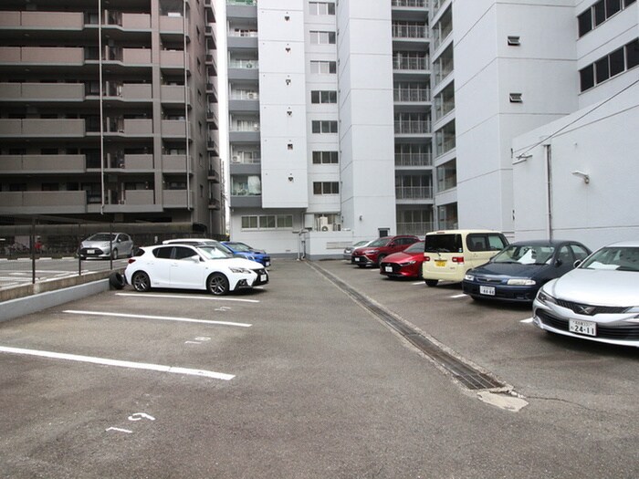 物件外観写真5　(駐車場)