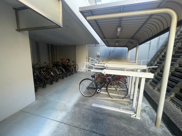 物件外観写真3　(駐輪場)