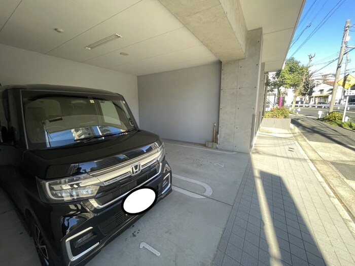 物件外観写真4　(駐車場)