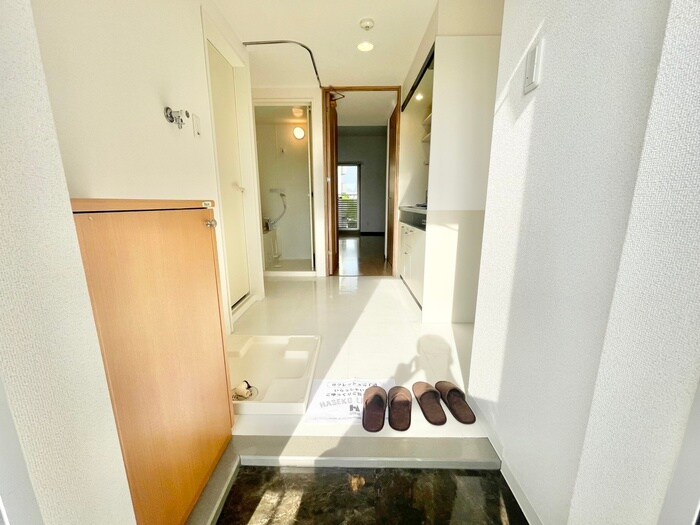 物件内観写真13　(玄関)