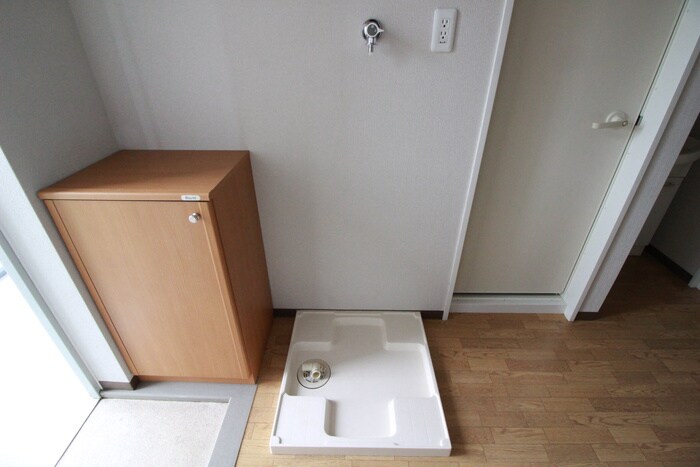 物件内観写真13　(洗濯機置場)