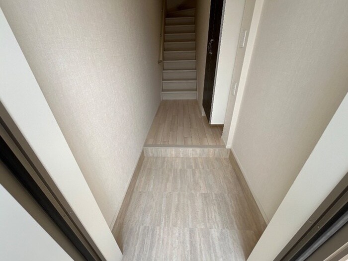 物件内観写真13　(玄関)