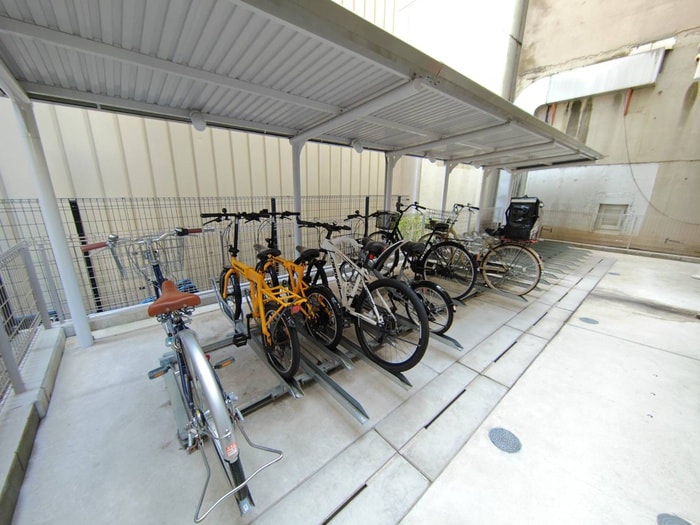 物件外観写真4　(駐輪場)