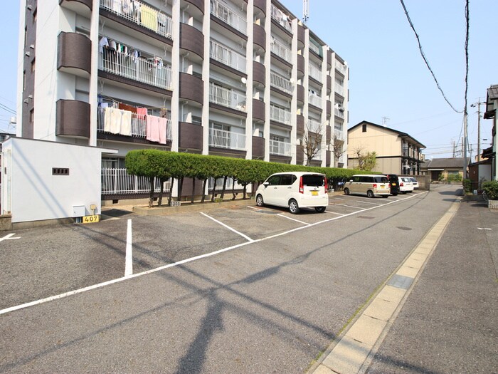 物件外観写真4　(駐車場)