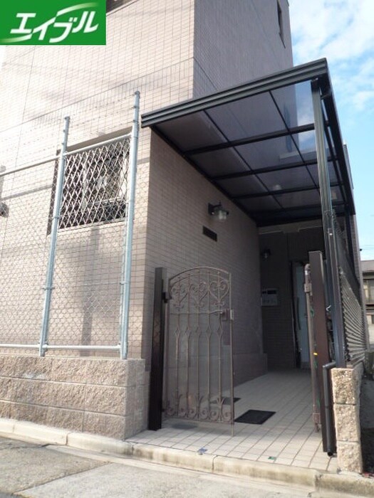 物件外観写真2　(エントランス部分)