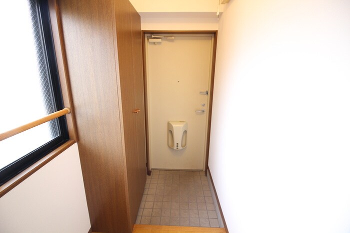 物件内観写真7　(玄関)