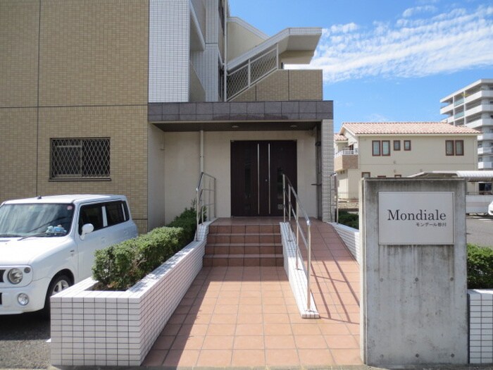 物件外観写真4　(エントランス部分)