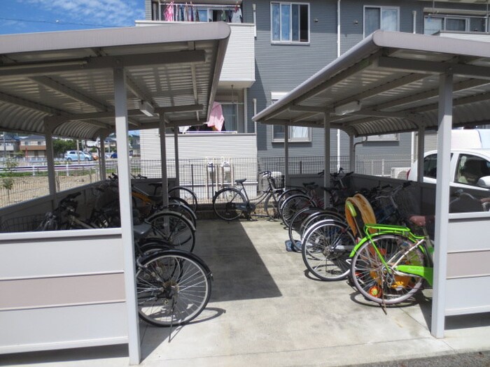 物件外観写真5　(駐輪場)