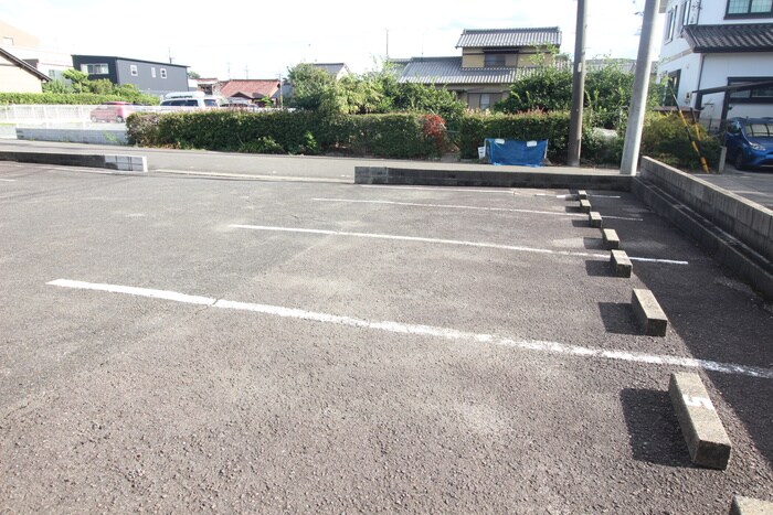 物件外観写真3　(駐車場)
