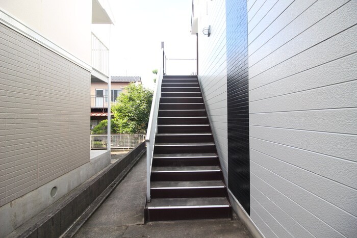 物件外観写真4　(エントランス部分)