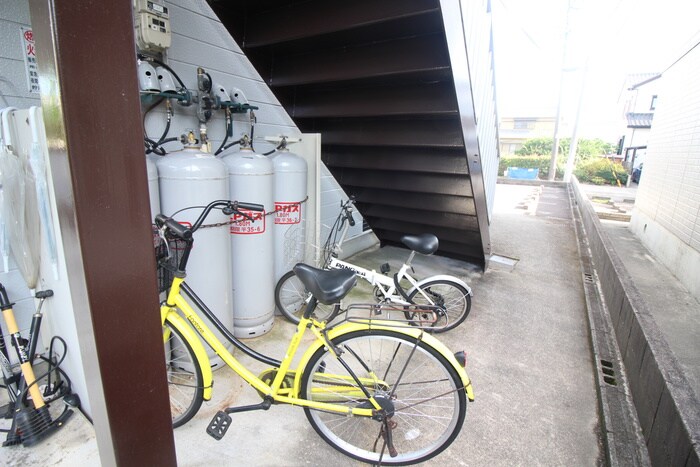 物件外観写真5　(駐輪場)