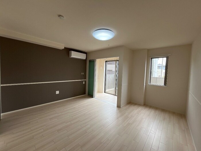 物件内観写真3　(居室)