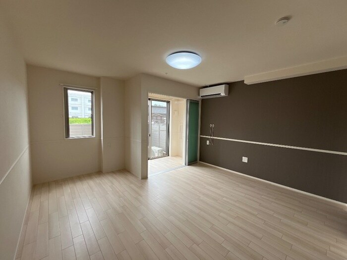 物件内観写真3　(居室)